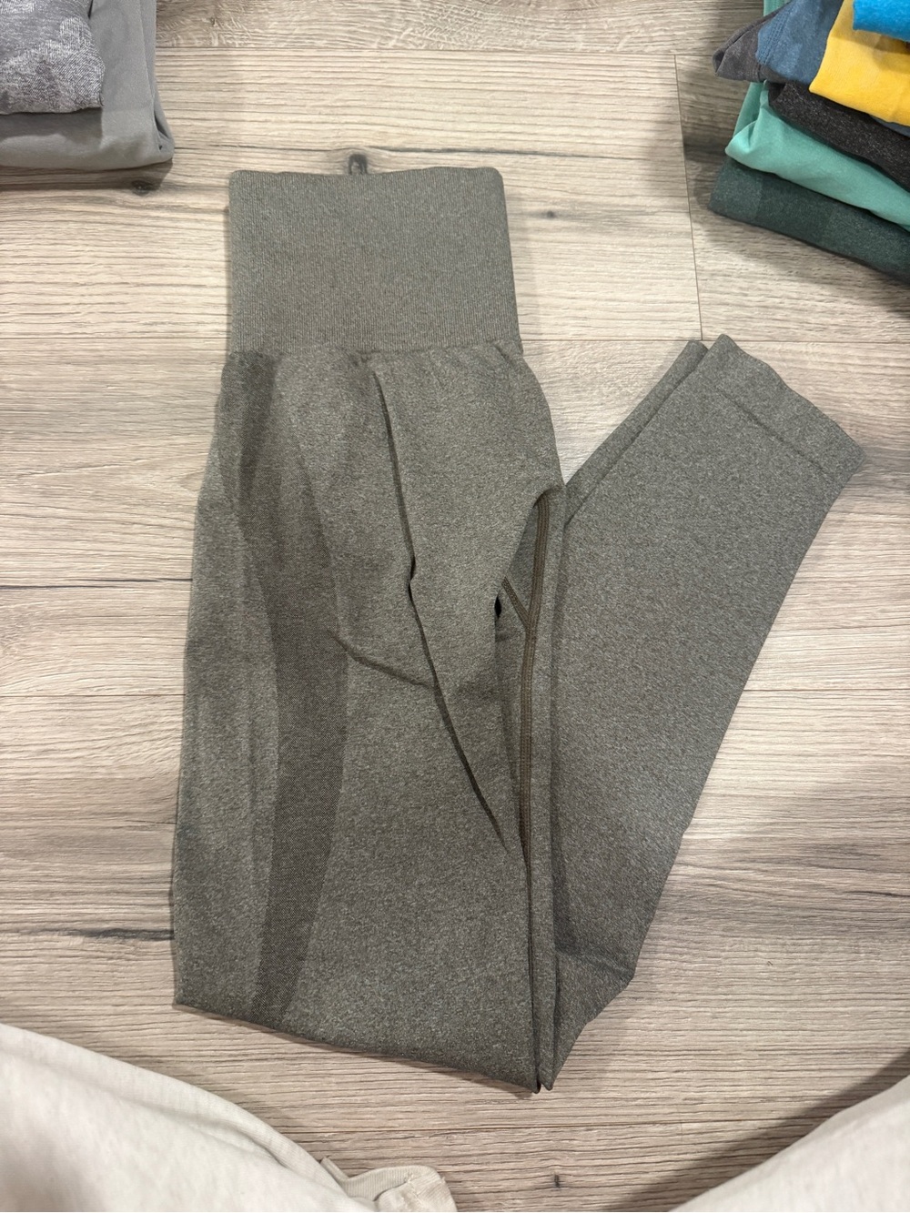 NVGTN Women's High-Waist Seamless Leggings in Olive Gray